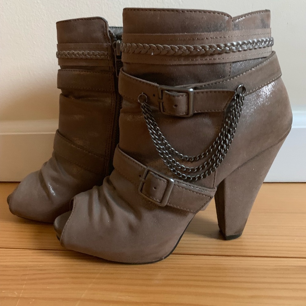 Open toe bootie